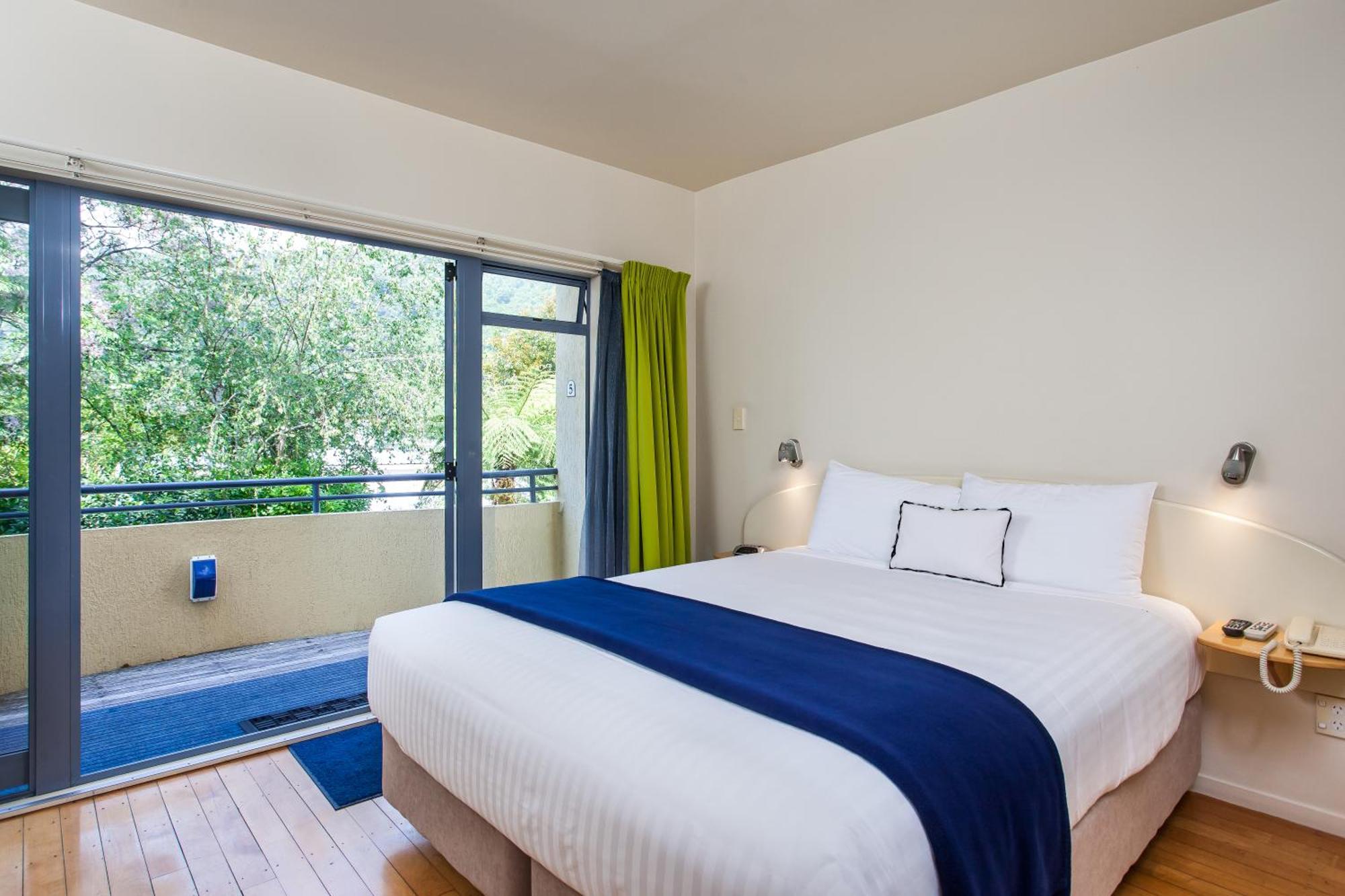 Awa Motel 4*