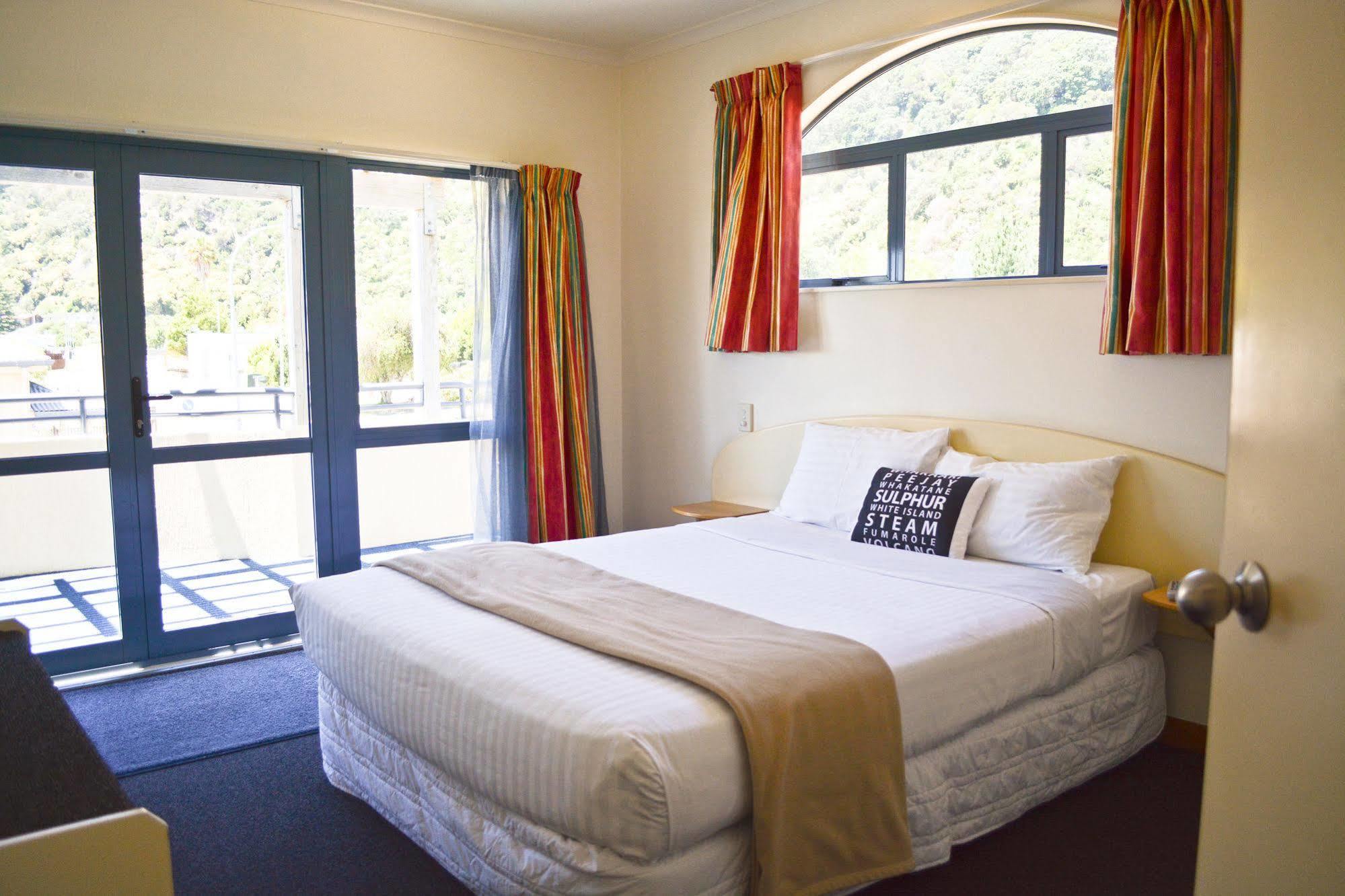 Awa Motel 4*